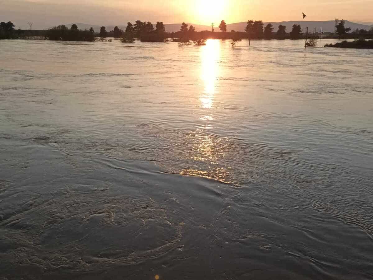 Λάρισα: Δραματικές στιγμές για την συνοικία Ιπποκράτη - Ξεχειλίζει ο Πηνειός