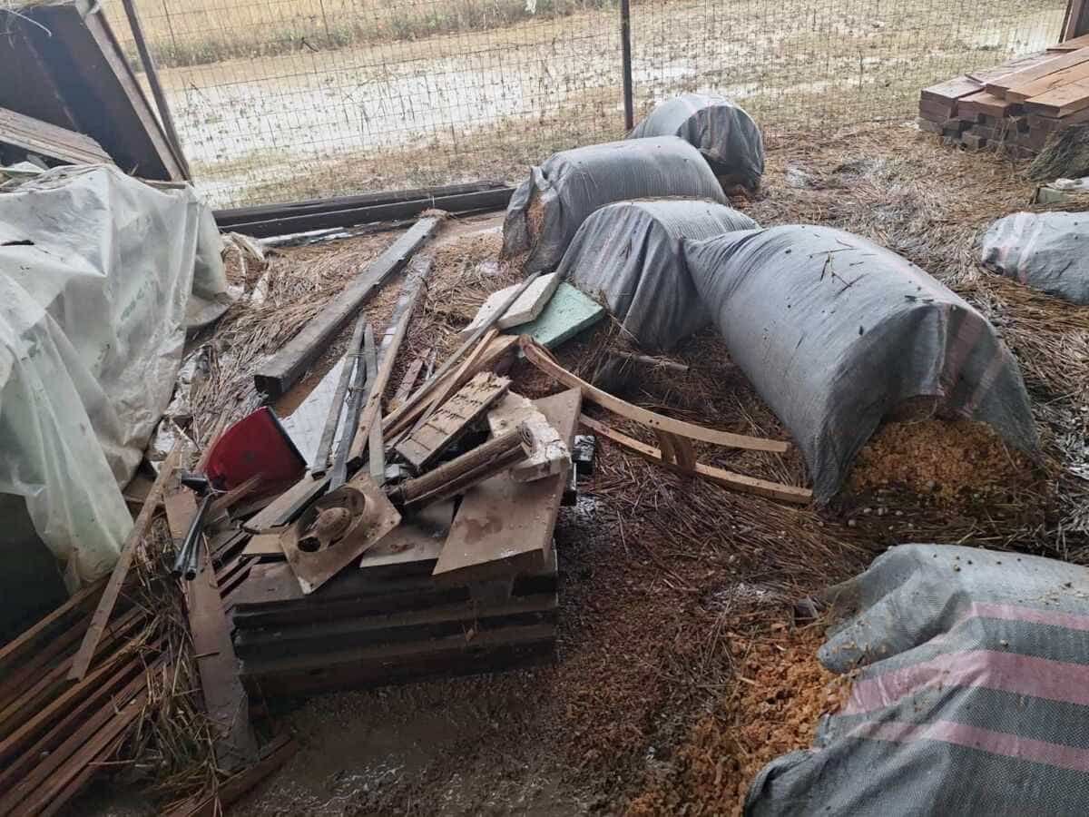 Μεγάλες καταστροφές σε επιχειρήσεις της πόλης από την κακοκαιρία