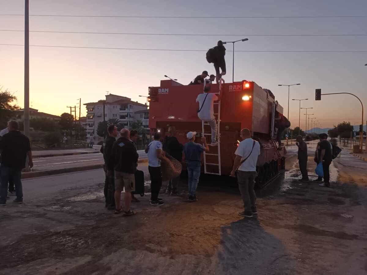 Εργατικές Γιάννουλης: Στην οροφή ενός JUMBO TRACK για ένα δρομολόγιο Λάρισα - Γιάννουλη