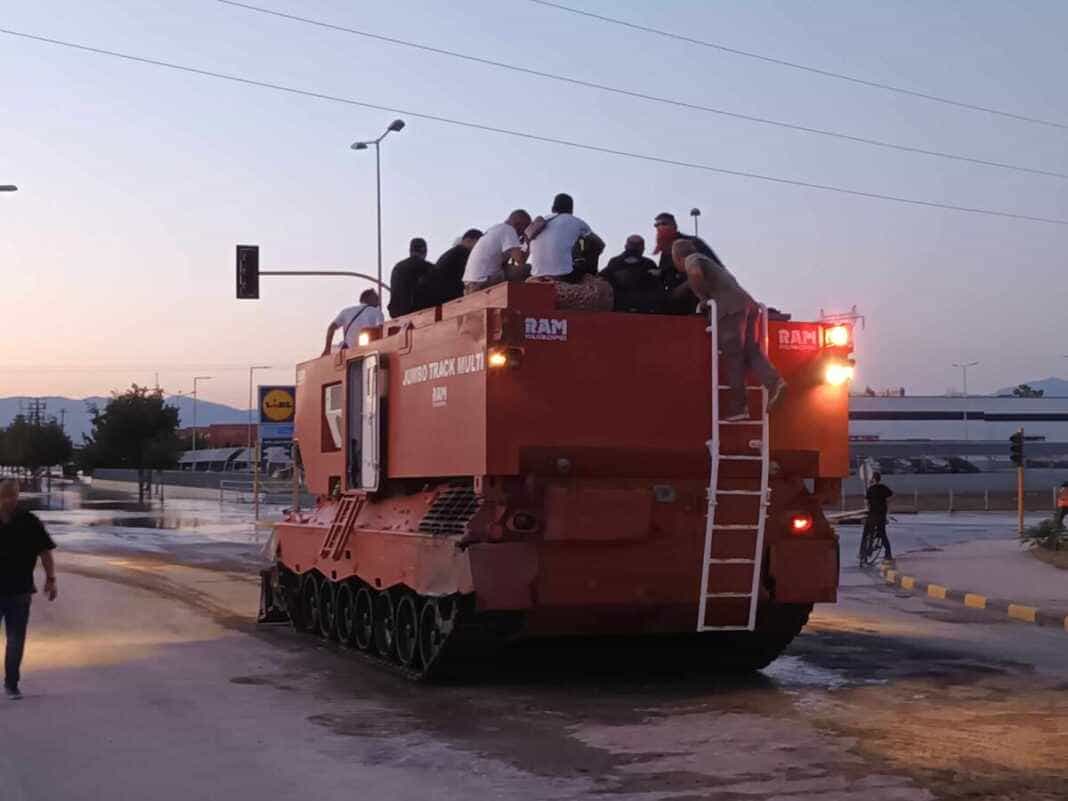 Εργατικές Γιάννουλης: Στην οροφή ενός JUMBO TRACK για ένα δρομολόγιο Λάρισα - Γιάννουλη