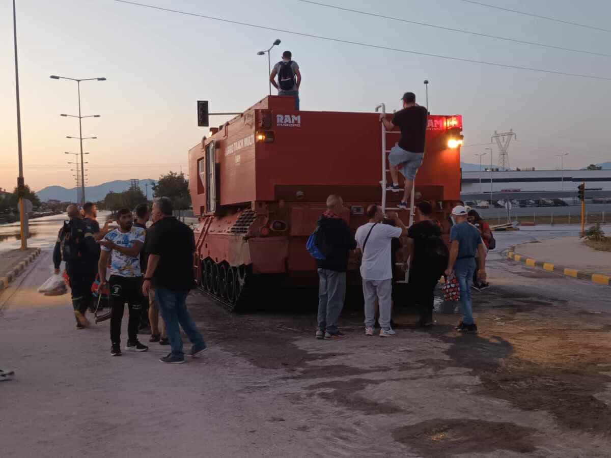 Εργατικές Γιάννουλης: Στην οροφή ενός JUMBO TRACK για ένα δρομολόγιο Λάρισα - Γιάννουλη
