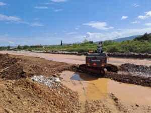 Συνεχίζονται από την Περιφέρεια Θεσσαλίας οι επιχειρήσεις για την αποκατάσταση της κυκλοφορίας στο οδικό δίκτυο