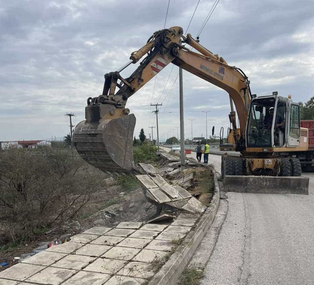 Συνεχίζονται από την Περιφέρεια Θεσσαλίας οι επιχειρήσεις για την αποκατάσταση της κυκλοφορίας στο οδικό δίκτυο