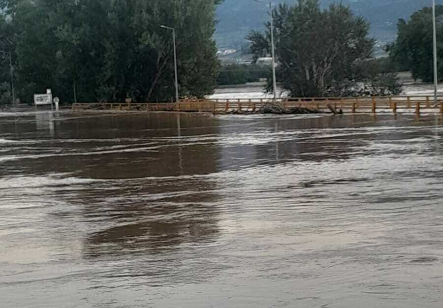 IMG-e5453b44edf2998e33b1b66980ec9679-V Πλημμυρισμένα η γέφυρα Παραποτάμου και το χωριό Τέμπη