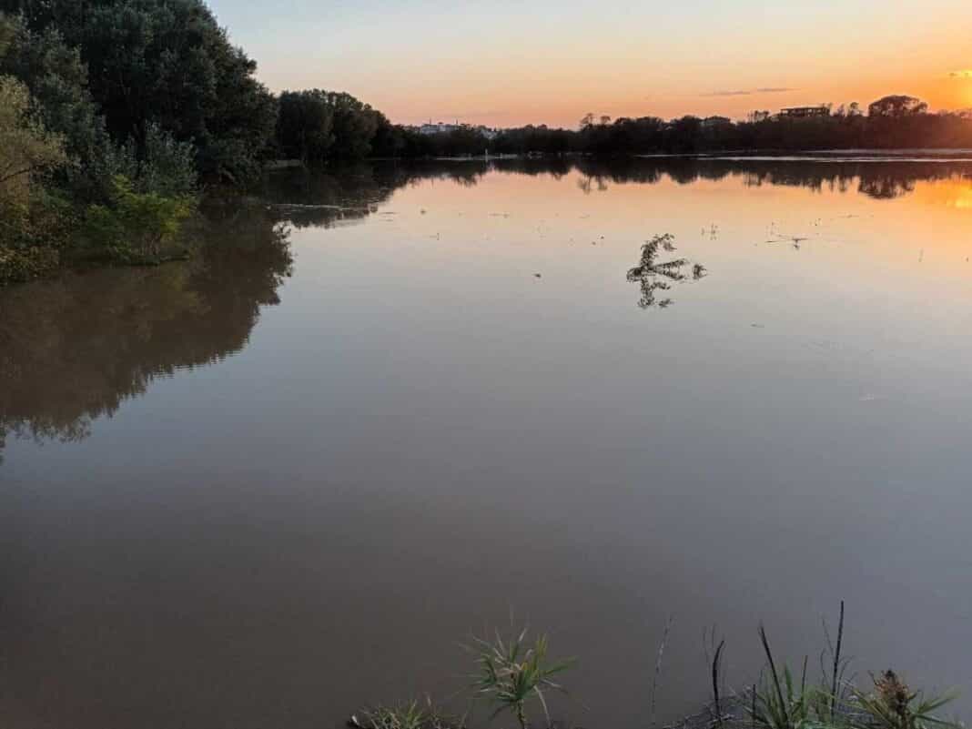 Σε απέραντες λίμνες μετατράπηκαν Νέα Σμύρνη και ΑΤΑ
