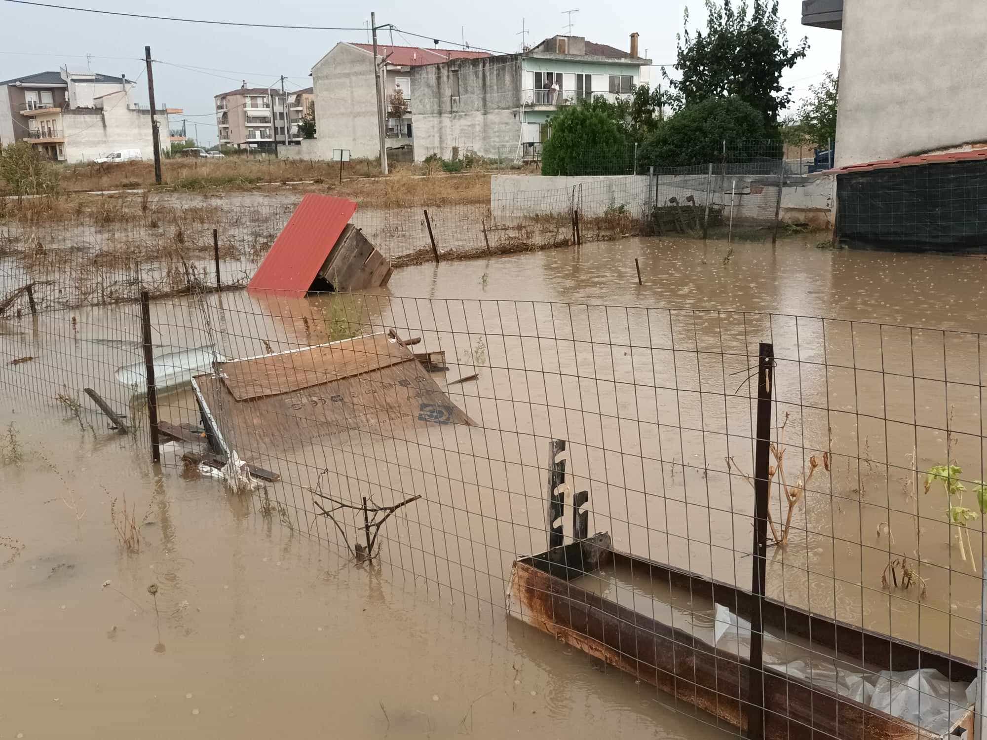 Δεκάδες τα προβλήματα στην οδό Βόλου από την επέλαση της κακοκαιρίας