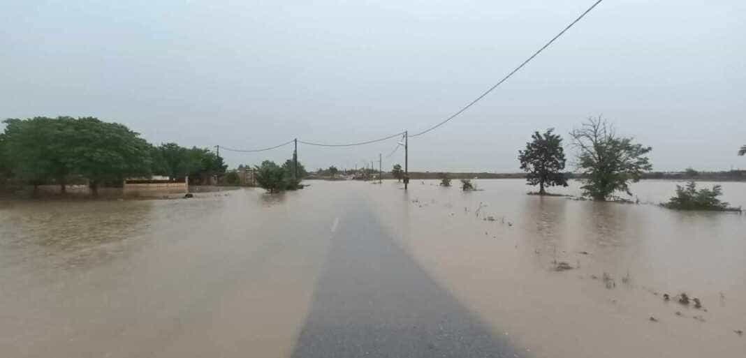 Σε μια απέραντη λίμνη έχει μετατραπεί η ΠΕΟ Λαρίσης-Βόλου