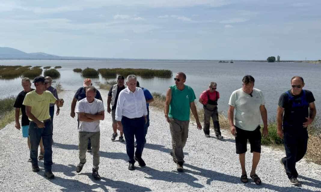 ΜΑΞΙΜΟΣ 2 Ο Μάξιμος Χαρακόπουλος στα παρακάρλια χωριά - Έως και δύο χρόνια για να στραγγίξει το νερό!