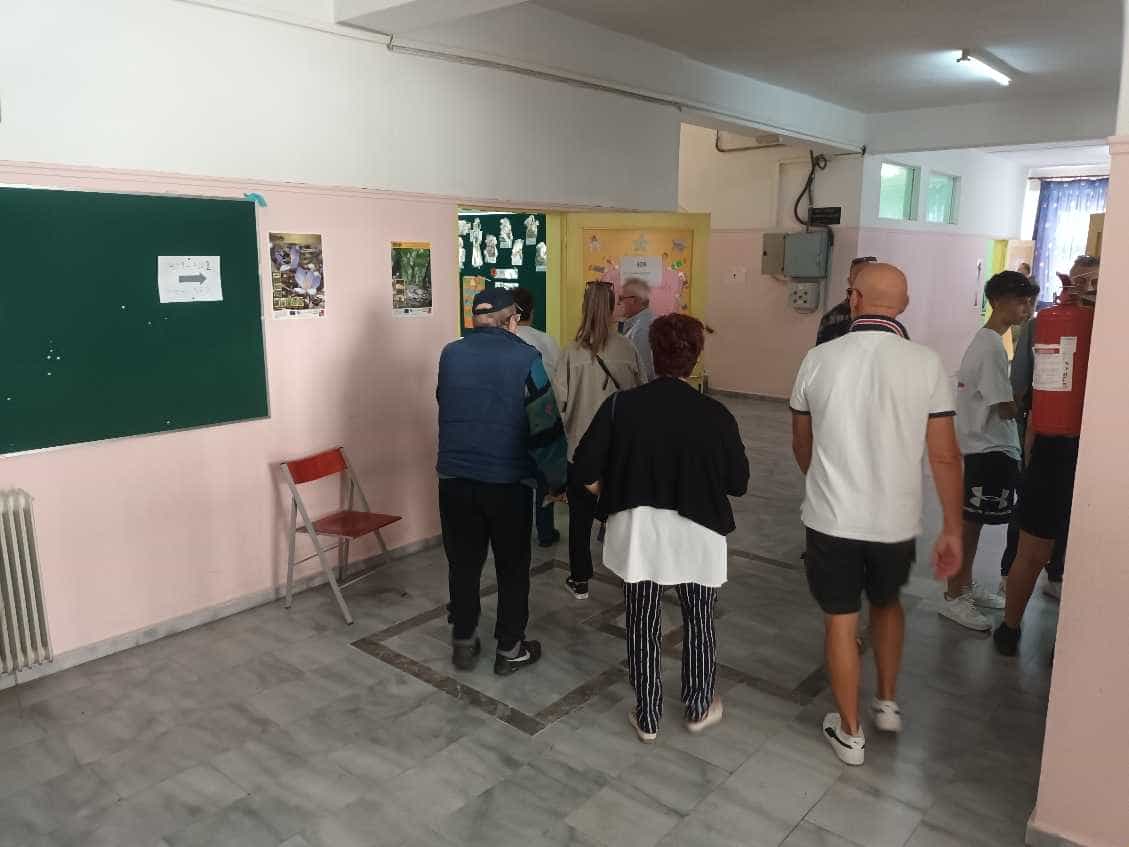 Με μεγαλη συμμετοχή οι Λαρισαίοι στις κάλπες - Σύμμαχος ο καλός καιρός