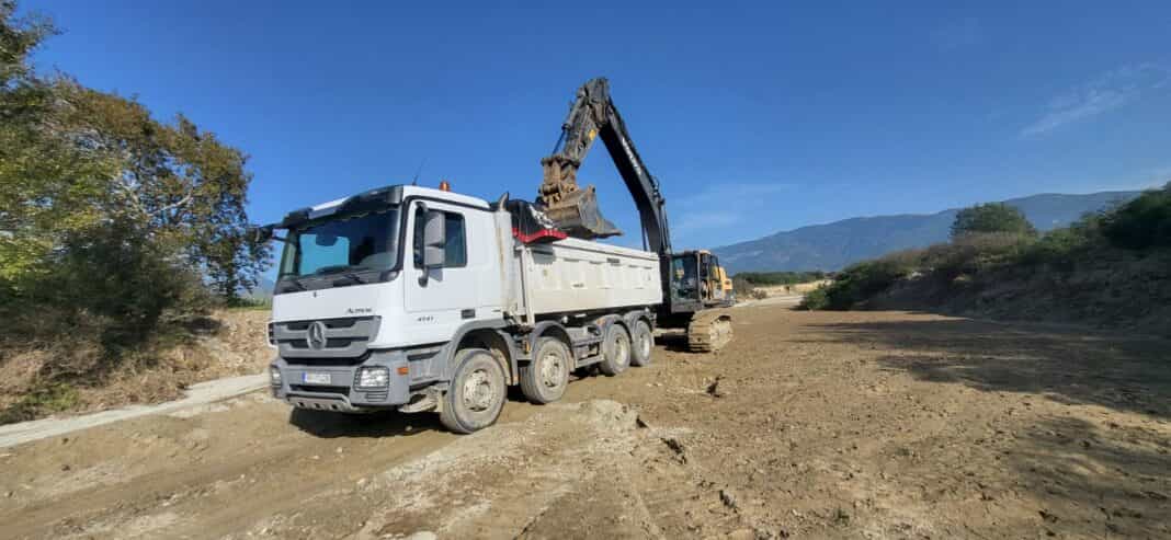 Συνεχίζονται από την Περιφέρεια Θεσσαλίας οι επιχειρήσεις για καθαρισμό δρόμων-ρεμάτων-ποταμών