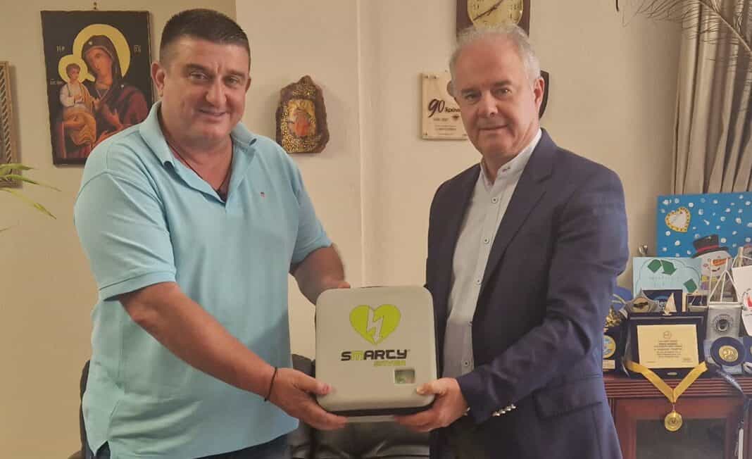 Απινιδωτές πρόσφερε ο Δήμος Τεμπών σε Αθλητικούς Συλλόγους στο Δημαρχείο Μακρυχωρίου