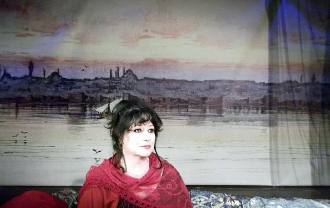 unnamed(3) Η «Λωξάντρα» με την Άννα Βαγενά