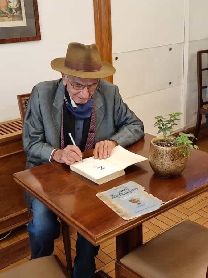 vasilikos Η Άννα Βαγενά αποχαιρετά τον Βασίλη Βασιλικό