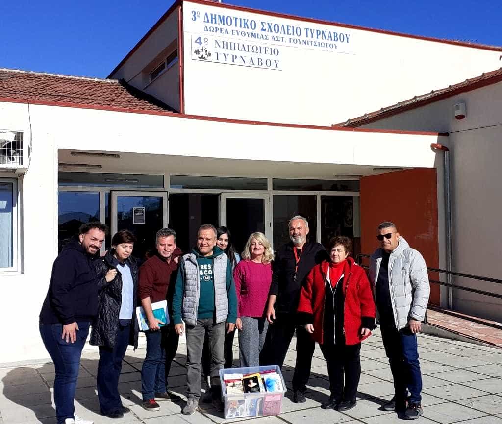 Το ΠΟΚΕΛ προσέφερε βιβλία στο 3ο Δημοτικό Σχολείο Τυρνάβου