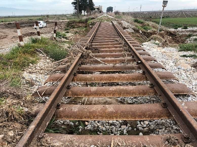 Σε άθλια κατάσταση παραμένει το σιδηροδρομικό δίκτυο Λάρισας - Βόλου