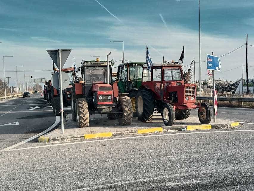 Aποχωρούν τα τρακτέρ μετά από 38 ημέρες από τον κόμβο Πλατυκάμπου