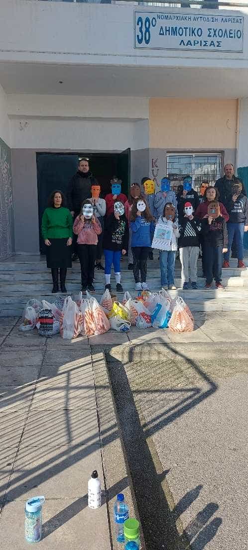 Προσφορά τροφίμων από το 9ο και το 38ο Δημοτικό σχολείο στο Κοινωνικό Παντοπωλείο