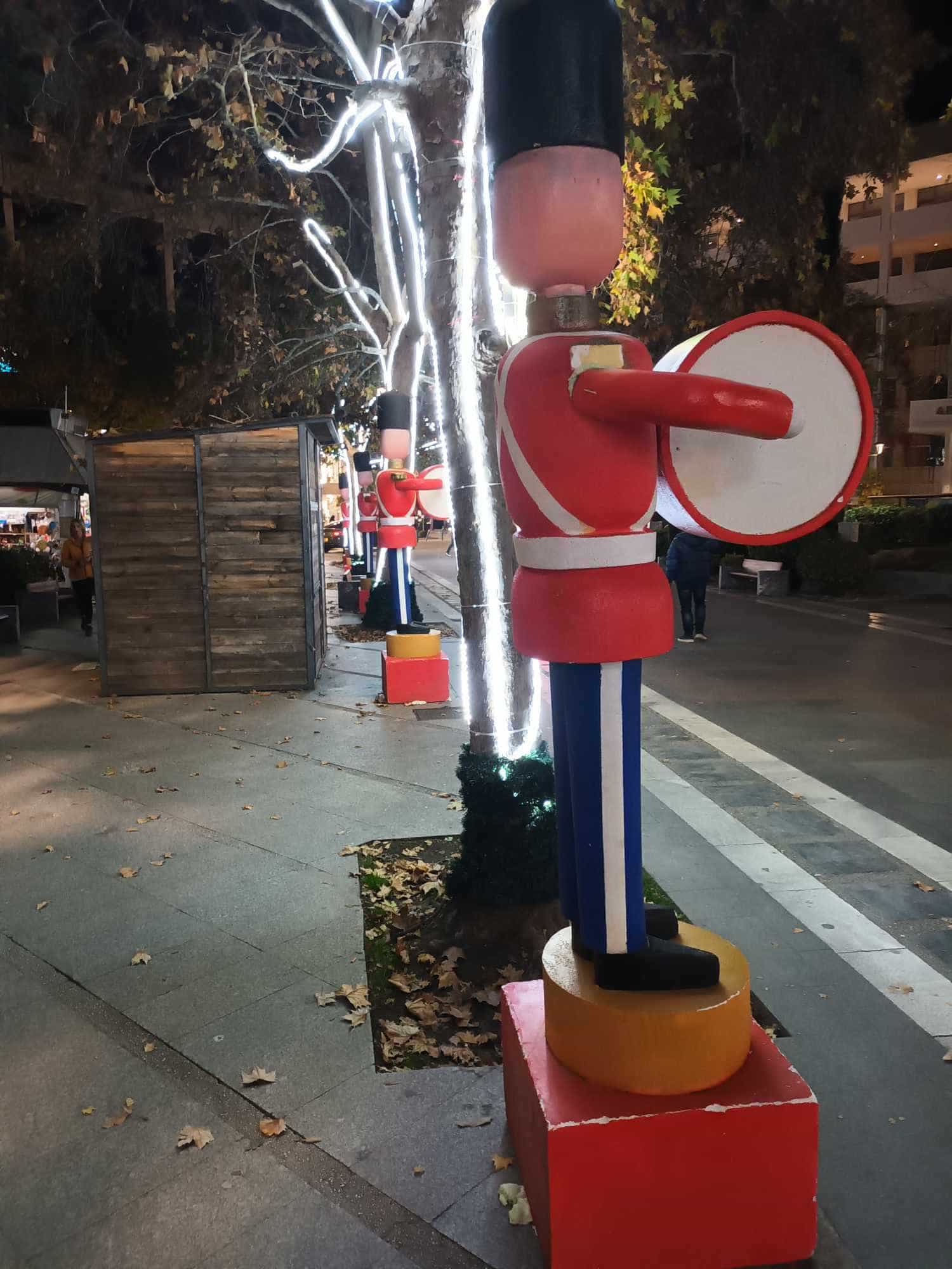 Το Πάρκο των Ευχών "μετακόμισε" φέτος στις κεντρικές πλατείες της Λάρισας