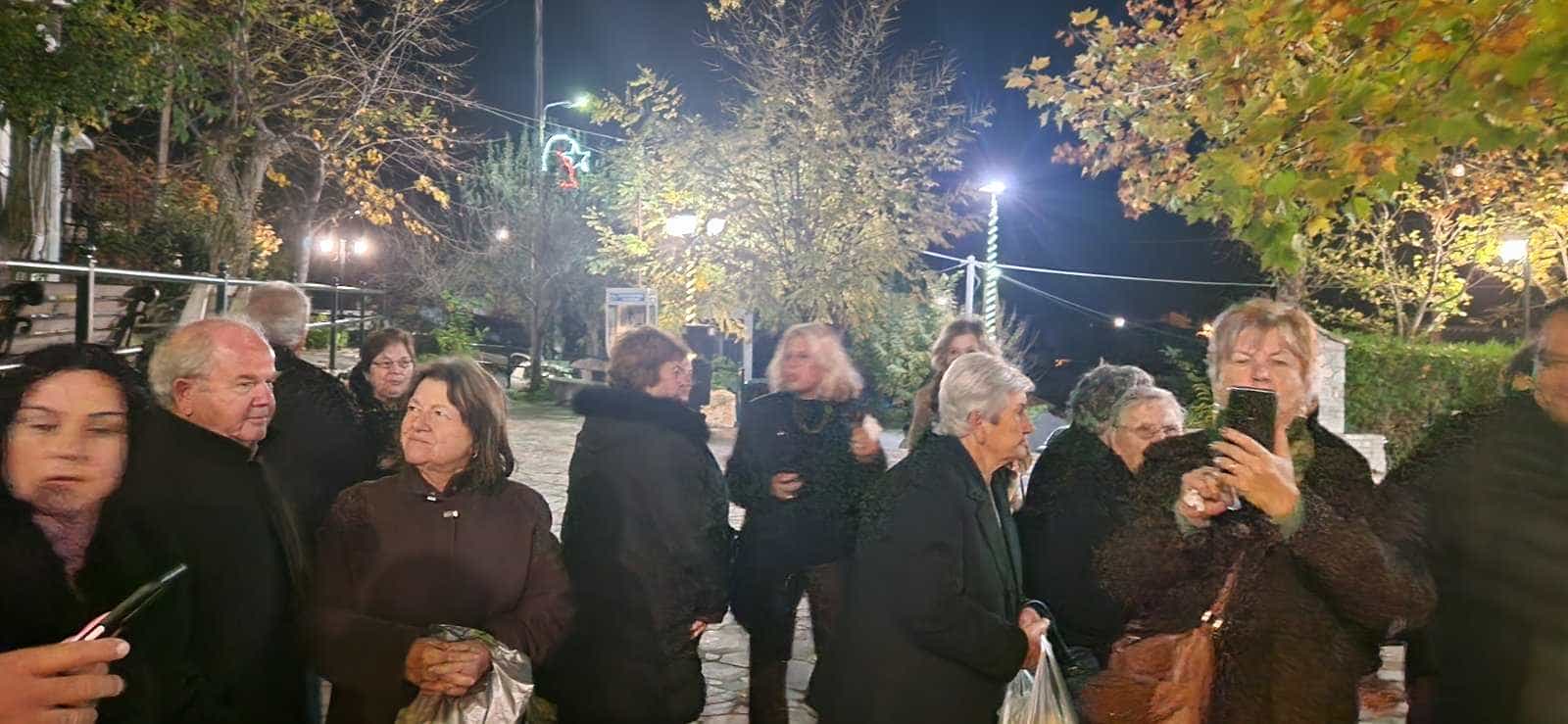 Σε Παραπόταμο και Ιτέα ο Δήμαρχος Τεμπών Γιώργος Μανώλης για το άναμμα των
Χριστουγεννιάτικων Δέντρων