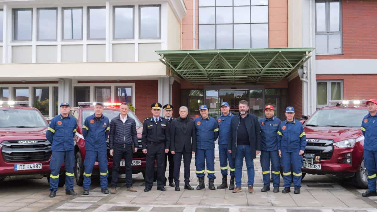 Δεκατέσσερα νέα οχήματα από την Περιφέρεια Θεσσαλίας για τον εκσυγχρονισμό του στόλου της Πυροσβεστικής