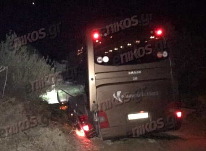 Τουριστικό λεωφορείο έπεσε σε χαντάκι