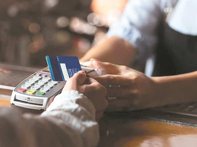 Υποχρεωτικά POS για 35 κλάδους από 1η Ιανουαρίου