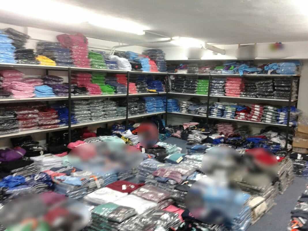 Συνελήφθη άνδρας με χιλιάδες ρούχα «μαϊμού»