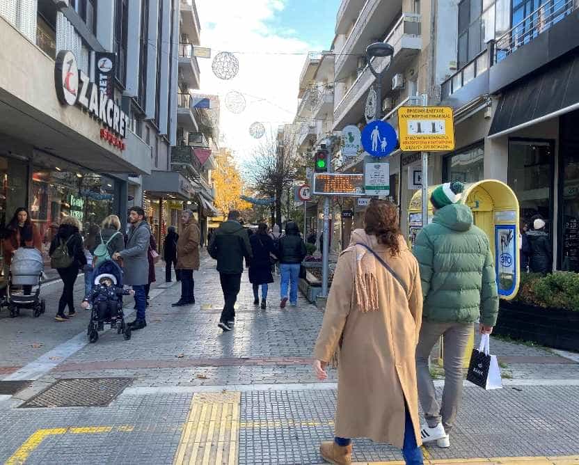 ΔΙΧΑΣΜΕΝΗ Η ΑΓΟΡΑ ΤΗΣ ΛΑΡΙΣΑΣ ΜΕ ΤΟ ΑΝΟΙΓΜΑ ΤΩΝ ΚΑΤΑΣΤΗΜΑΤΩΝ ΤΗΝ ΧΤΕΣΙΝΗ ΚΥΡΙΑΚΗ