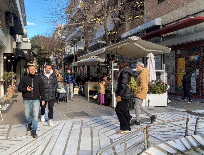 ΔΙΧΑΣΜΕΝΗ Η ΑΓΟΡΑ ΤΗΣ ΛΑΡΙΣΑΣ ΜΕ ΤΟ ΑΝΟΙΓΜΑ ΤΩΝ ΚΑΤΑΣΤΗΜΑΤΩΝ
ΤΗΝ  ΧΤΕΣΙΝΗ ΚΥΡΙΑΚΗ