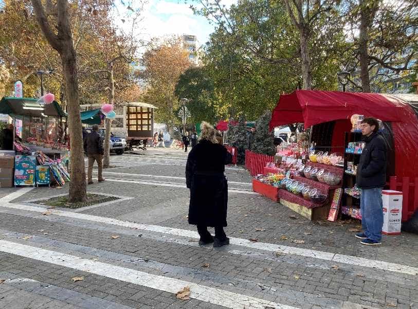 ΔΙΧΑΣΜΕΝΗ Η ΑΓΟΡΑ ΤΗΣ ΛΑΡΙΣΑΣ ΜΕ ΤΟ ΑΝΟΙΓΜΑ ΤΩΝ ΚΑΤΑΣΤΗΜΑΤΩΝ
ΤΗΝ  ΧΤΕΣΙΝΗ ΚΥΡΙΑΚΗ
