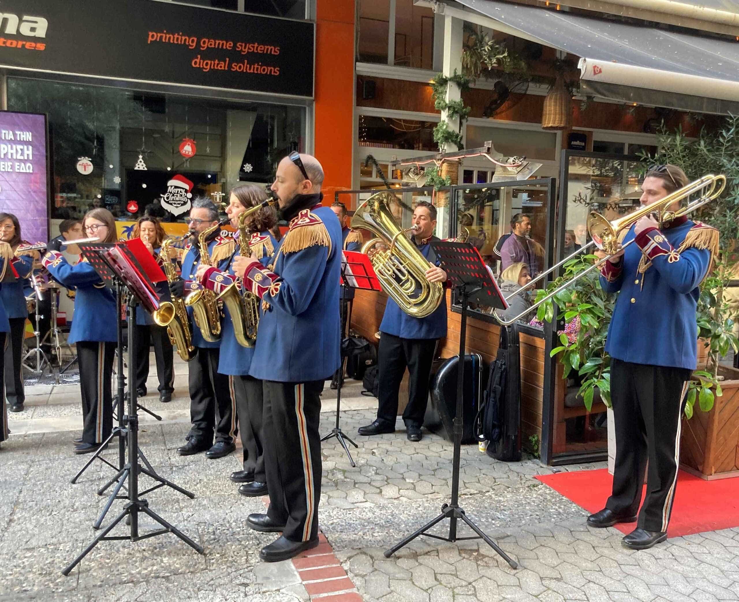 Η ΦΙΛΑΡΜΟΝΙΚΗ ΤΟΥ ΔΗΜΟΤΙΚΟΥ ΩΔΕΙΟΥ ΛΑΡΙΣΑΣ 
ΨΥΧΑΓΩΓΕΙ ΤΟΥΣ ΛΑΡΙΣΑΙΟΥΣ ΤΙΣ ΓΙΟΡΤΙΝΕΣ ΜΕΡΕΣ
