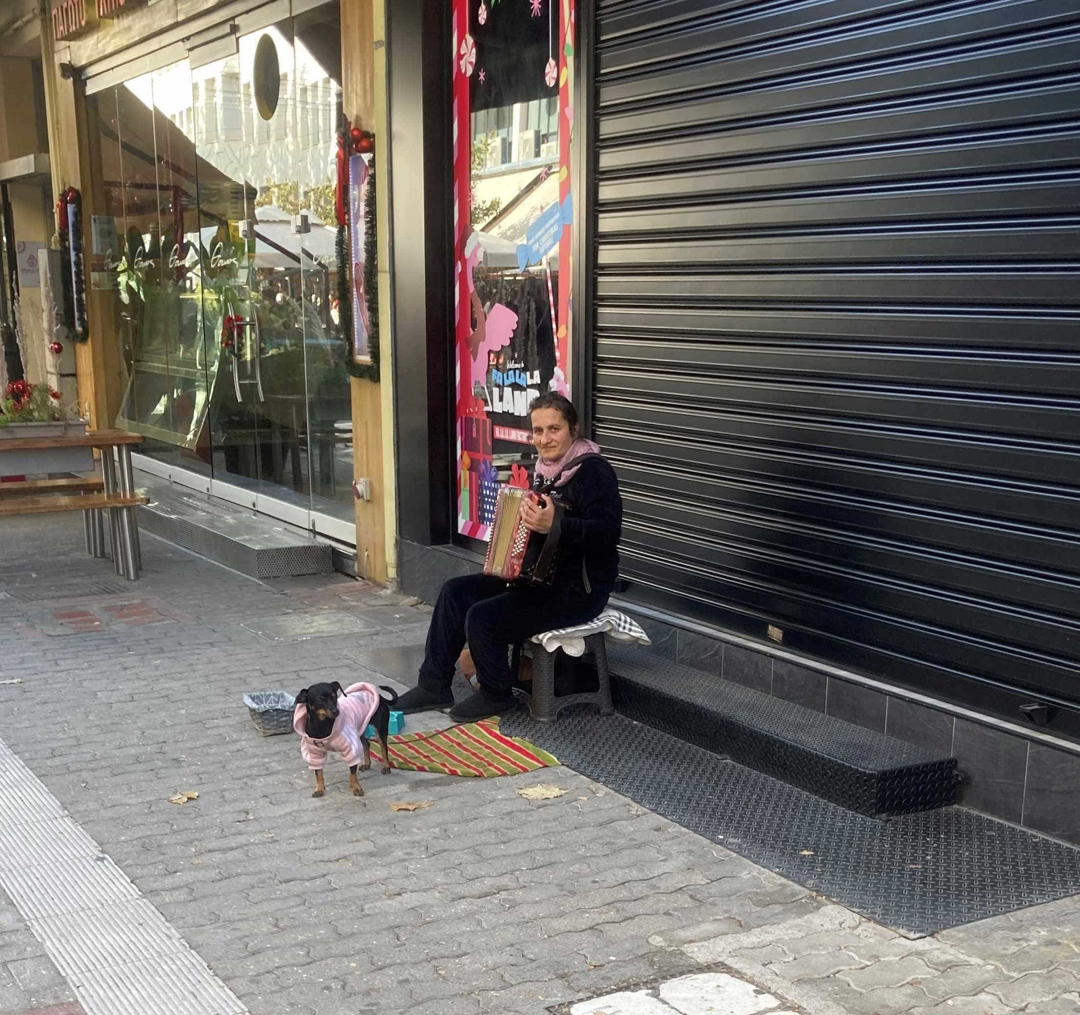 Πλανόδιοι μουσικοί στους δρόμους της Λάρισας