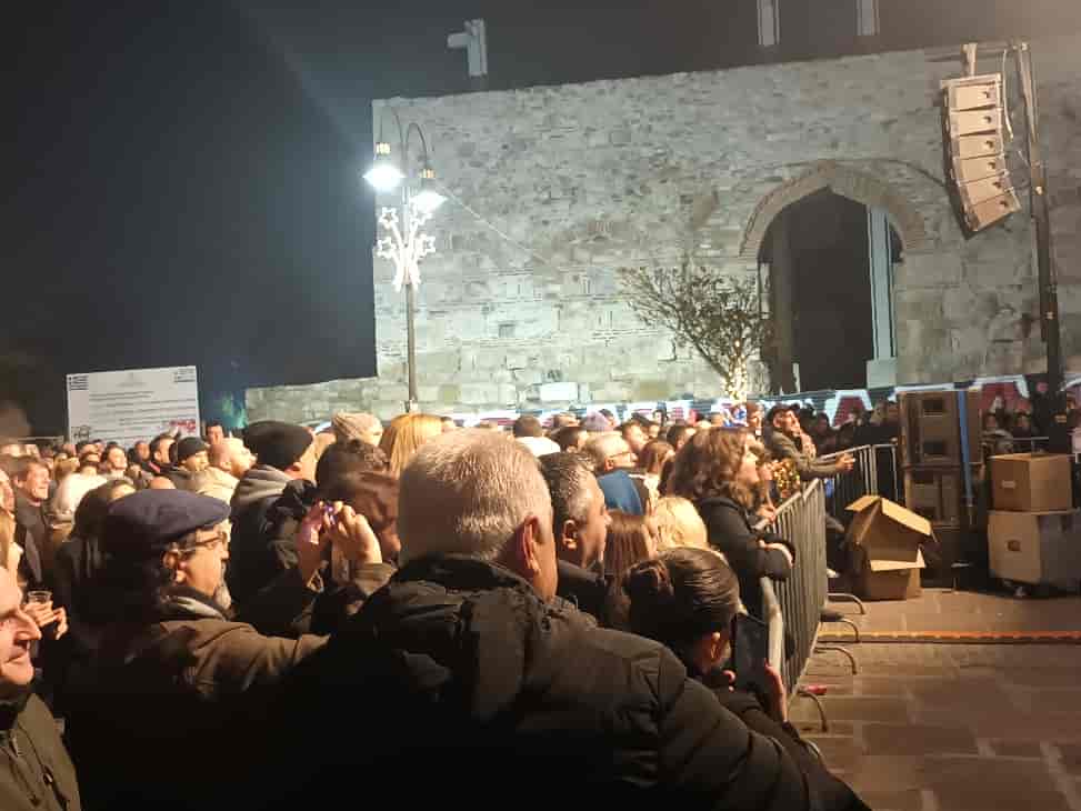 Με την Ελένη Τσαλιγοπούλου υποδέχτηκε τη νέα χρονιά η Λάρισα στο Φρούριο