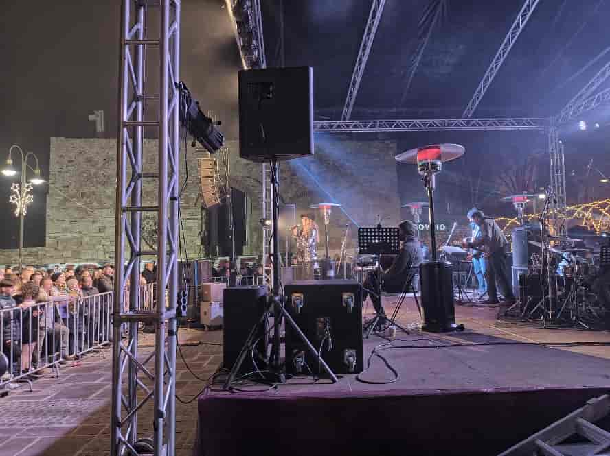 Με την Ελένη Τσαλιγοπούλου υποδέχτηκε τη νέα χρονιά η Λάρισα στο Φρούριο