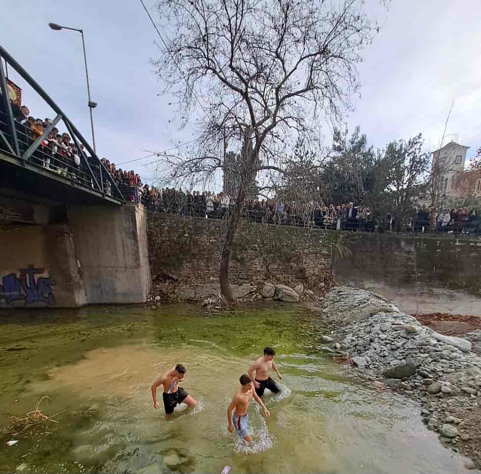 Με μεγαλοπρέπεια και λαμπρότητα γιορτάστηκαν τα Θεοφάνεια στο Δήμο Τεμπών