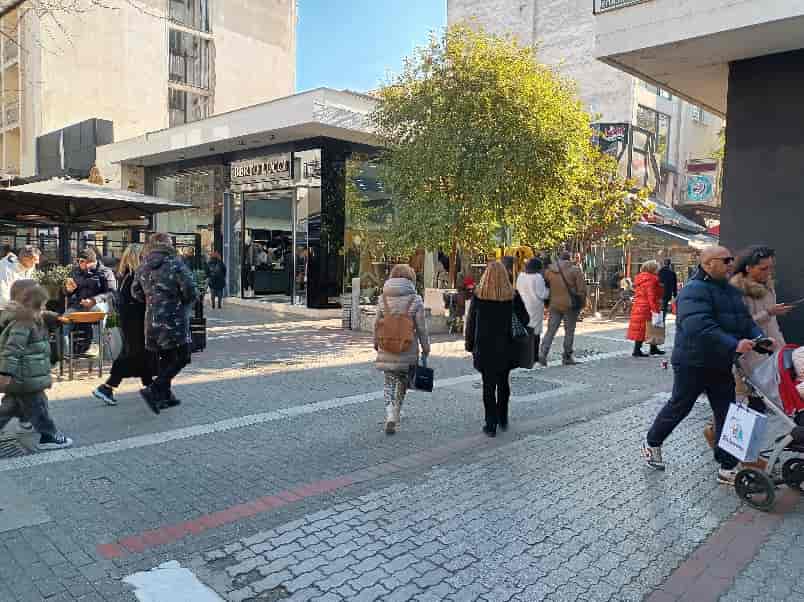 Λάρισα: Ανοιχτά τα καταστήματα στη Λάρισα την Κυριακή 1 Δεκεμβρίου