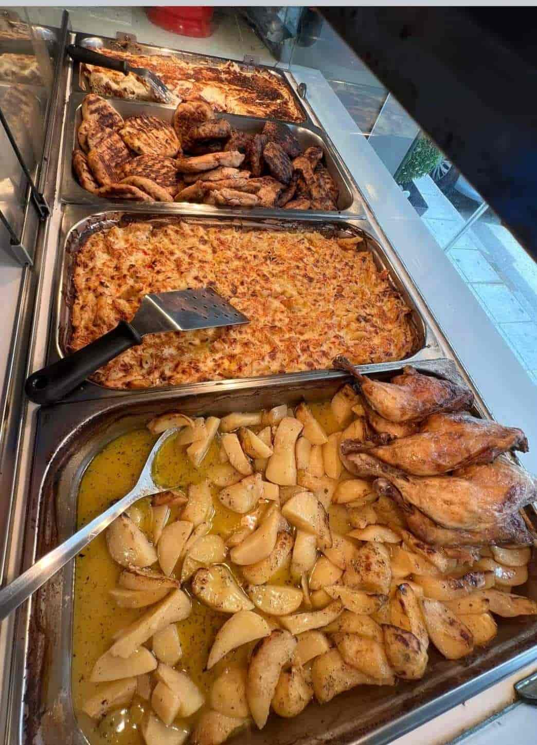 Το Mamakas έχει γενέθλια και μαζί του γιορτάζουμε όλοι όσοι αγαπάμε το σπιτικό φαγητό!