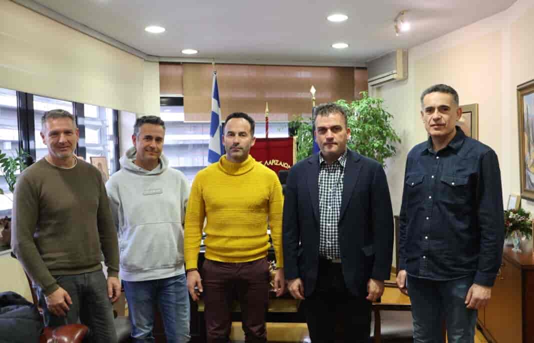 Επίσκεψη Συλλόγου Εκπαιδευτών Υποψήφιων Οδηγών στον Δήμαρχο Λαρισαίων