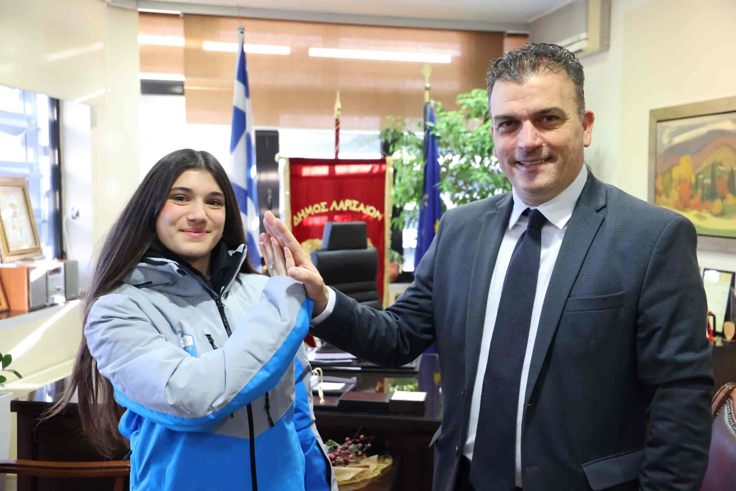 Με τη Λαρισαία πρωταθλήτρια Θεοπίστη Γεωργιάδου συναντήθηκε ο Δήμαρχος Λαρισαίων, κ.Θανάσης Μαμάκος