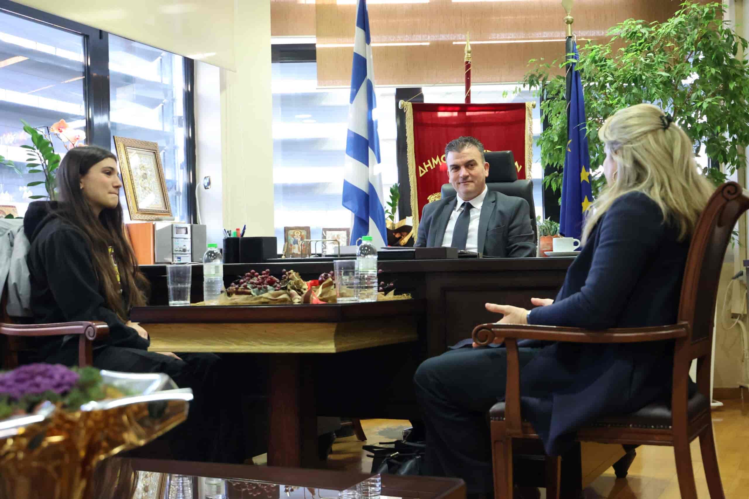 Με τη Λαρισαία πρωταθλήτρια Θεοπίστη Γεωργιάδου συναντήθηκε ο Δήμαρχος Λαρισαίων, κ.Θανάσης Μαμάκος