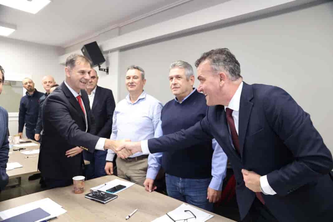 Συνάντηση Δημάρχου Λαρισαίων με Υφυπουργό Εθνικής Οικονομίας και Οικονομικών κ.Χάρη Θεοχάρη