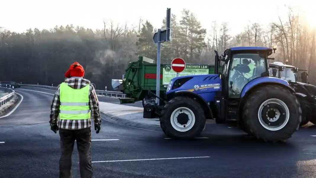 Γερμανία: Συγκέντρωση αγροτών με τρακτέρ στο Αμβούργο
