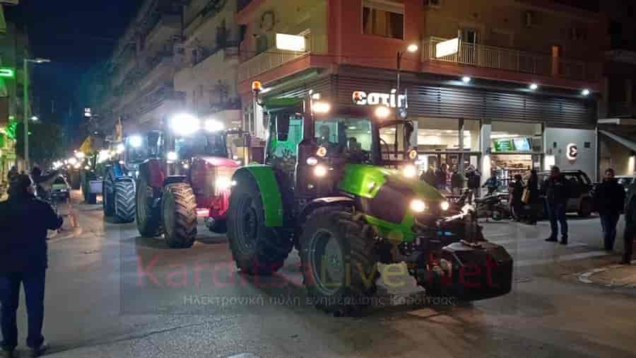 Κινητοποίηση των αγροτών με πορεία τρακτέρ στο κέντρο της Καρδίτσας