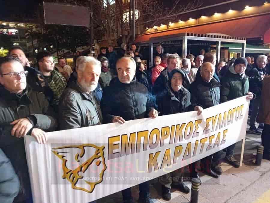 Κινητοποίηση των αγροτών με πορεία τρακτέρ στο κέντρο της Καρδίτσας