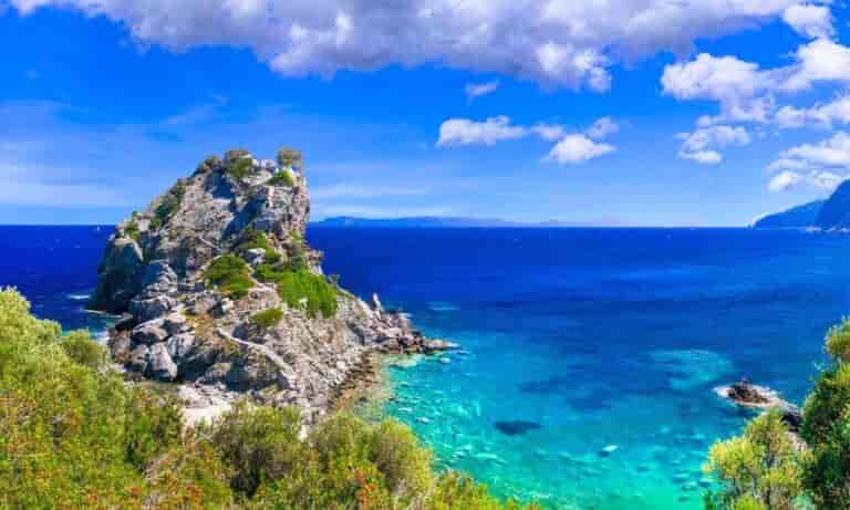 Σκόπελος: Στα 9 «μυστικά» νησιά της Μεσογείου για τους Γερμανούς – Ρεκόρ αφίξεων το 2023