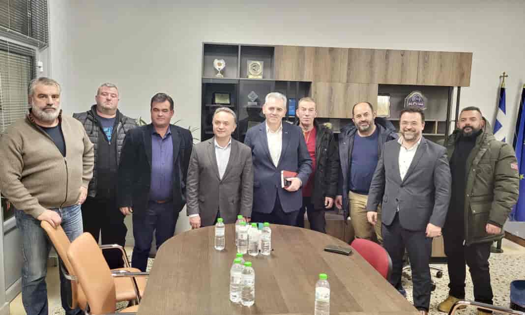 M. Xαρακόπουλος με κτηνοτρόφους και υφυπουργό Αγροτικής Ανάπτυξης