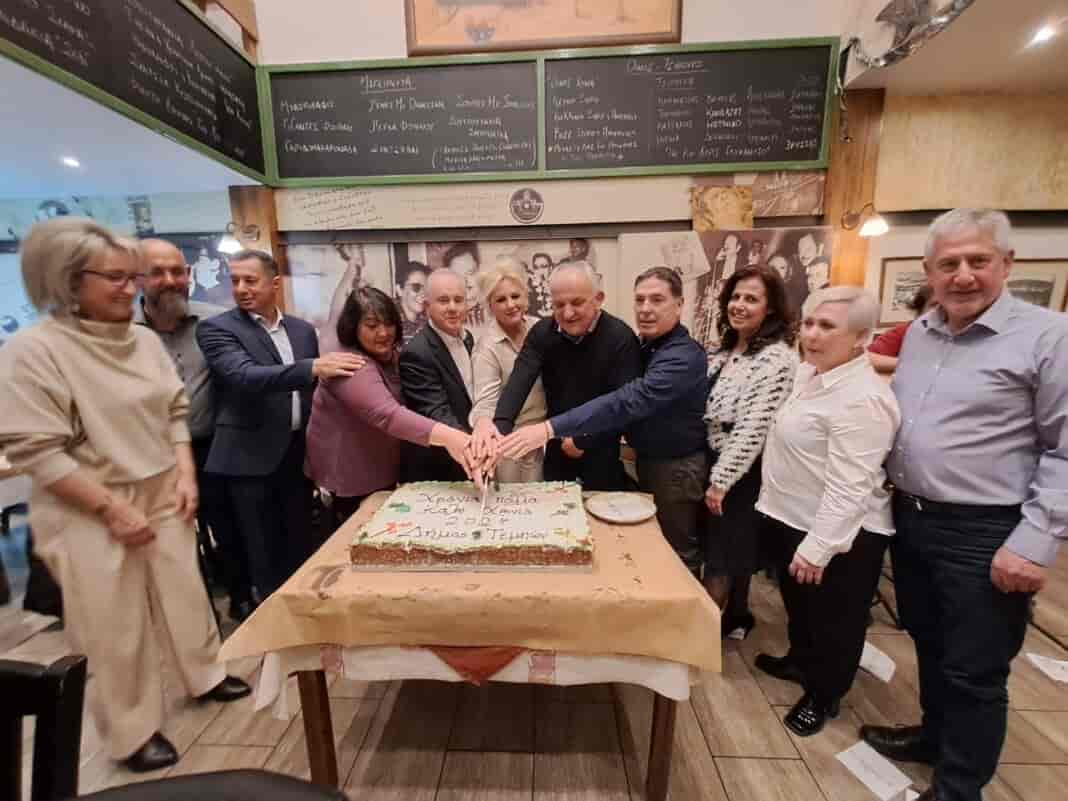 Έκοψαν βασιλόπιτα οι υπάλληλοι του Δήμου Τεμπών