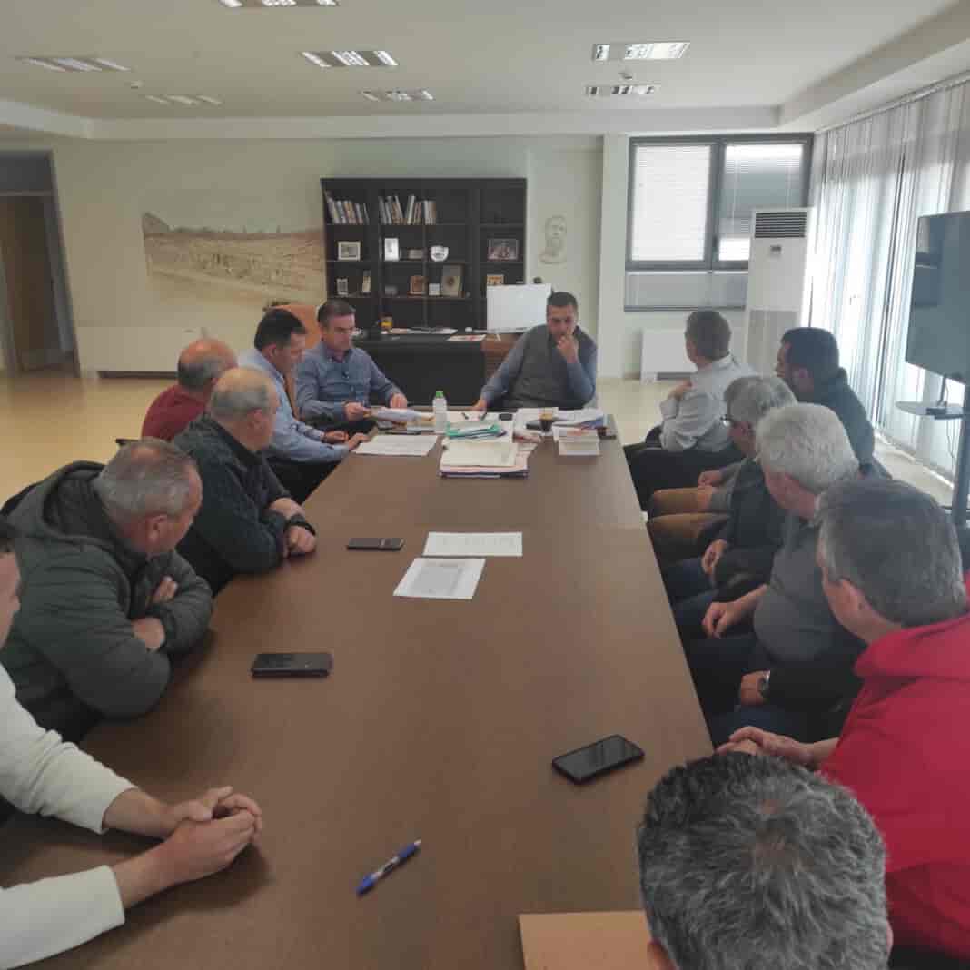 Με μηλοπαραγωγούς και καστανοπαραγωγούς του Δήμου Αγιάς ο Περιφερειάρχης