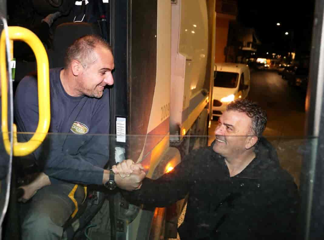 Κοντά στους υπαλλήλους της καθαριότητας ο Δήμαρχος Λαρισαίων