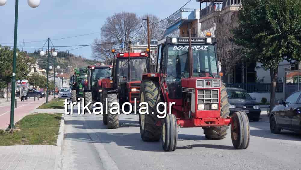 Τρίκαλα: Οι αγρότες μπήκαν με τα τρακτέρ στην πόλη – Μπλόκο στον κόμβο Τρικάλων-Λάρισας